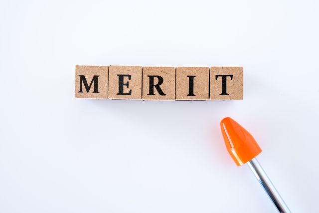 MERITと記したブロック